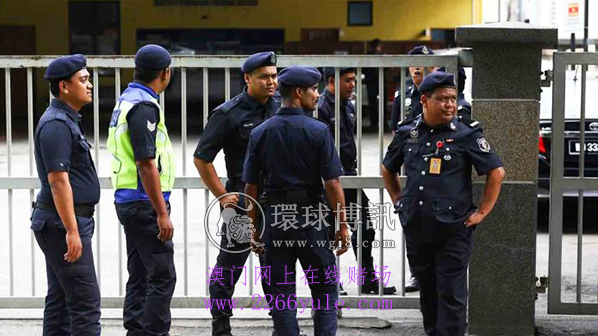 马来西亚警方在吉隆坡摧毁一“迷你赌场”逮5